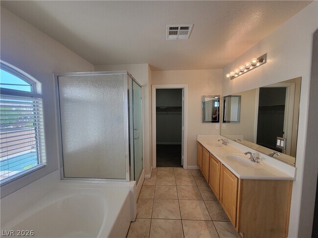 Building Photo - 8458 Pico Rivera Ave