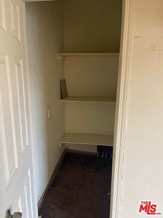 Building Photo - 1005 W 46th St