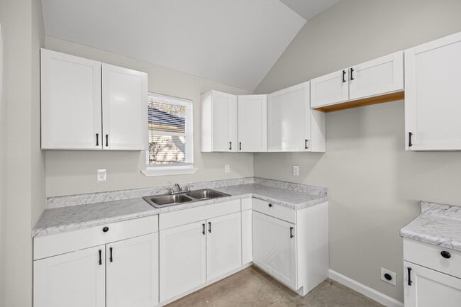 Building Photo - 1166 Melrose St