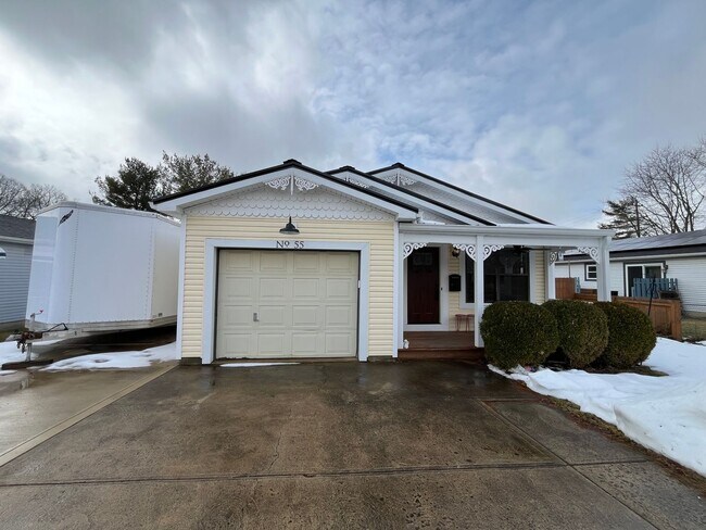 Building Photo - Fantastic 3 bedroom 2 bathroom single family home Johnstown