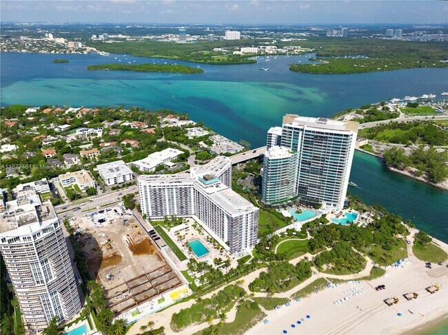 Building Photo - 10275 Collins Ave