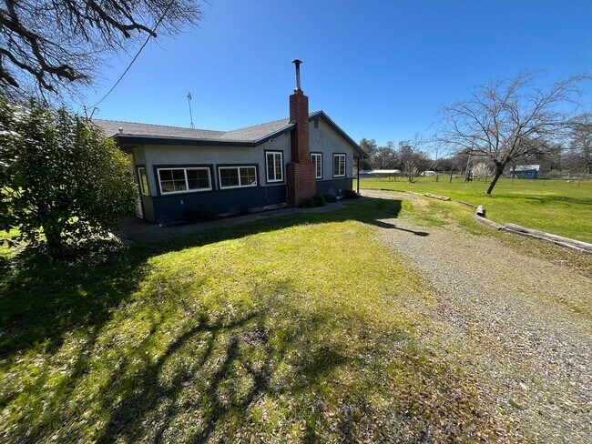 Building Photo - Beautiful Foothil Views Available Now!