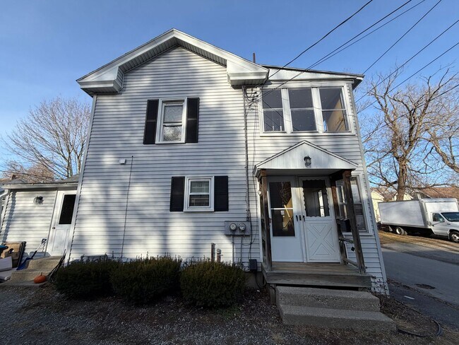 Building Photo - 35 Pleasant St