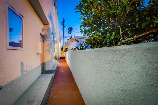 Building Photo - 1128 22nd St