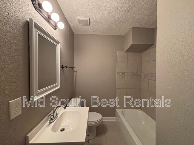 Building Photo - 4309 N Cypress St