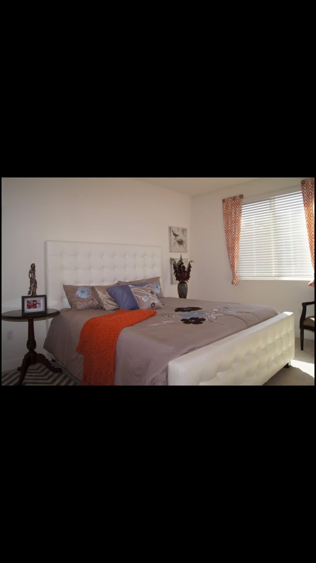 master bed - 284 Currlin Cir