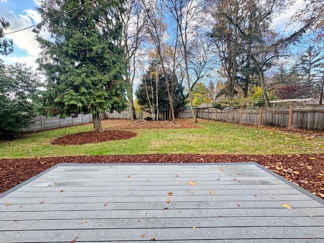 Building Photo - 435 SW Devon Ln