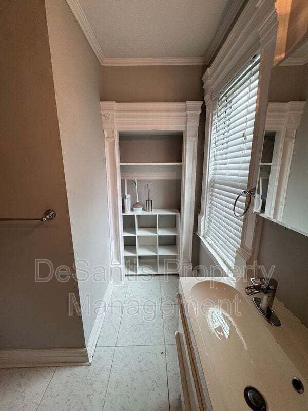 Building Photo - 5424 Harrison St