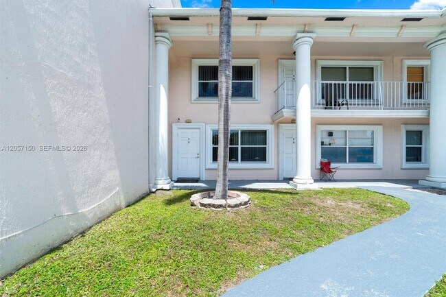 Building Photo - 4521 NE 21st Ave