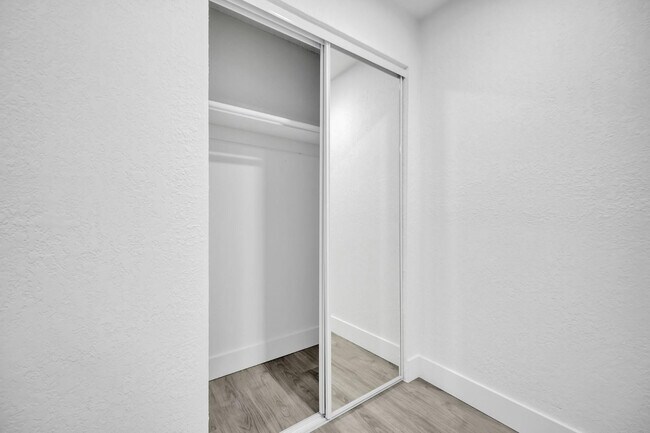 Building Photo - 1015 NE 17th Ave