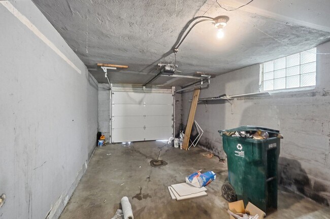 Building Photo - LEASING SPECIAL - sign a 13-month lease by 7/31/2026 and second month is free!