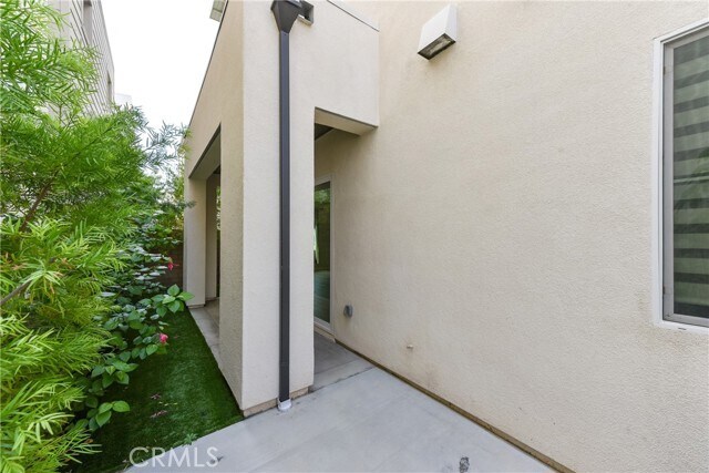 Building Photo - 113 Pitch