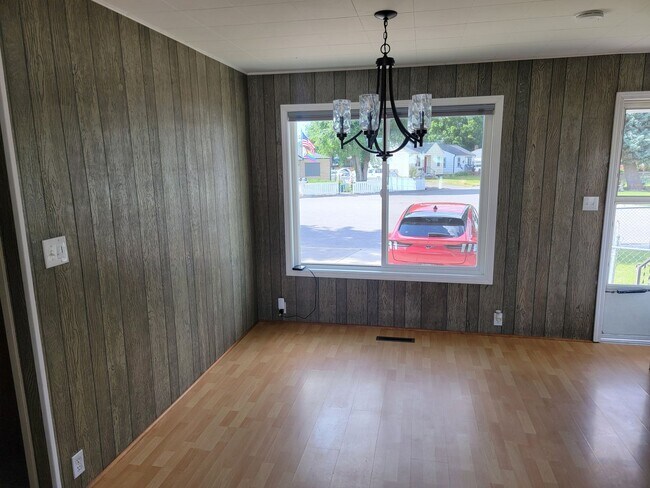 Building Photo - Beautiful 3-Bedroom Home - EV Charger - Pet Friendly
