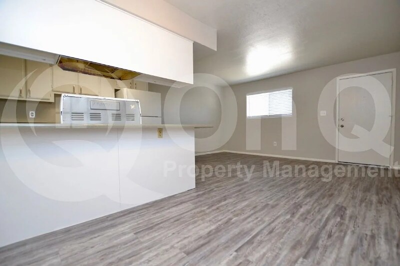 Building Photo - 3004 E Waltann Ln