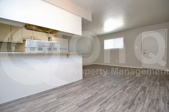 Building Photo - 3004 E Waltann Ln