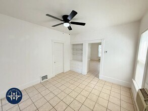 Building Photo - 1140 N 50th Pl