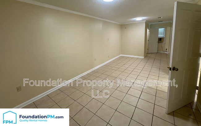 Building Photo - 2621 Derbyshire Ave