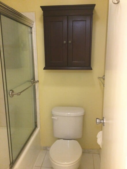 Building Photo - 6207 Bay Club Dr