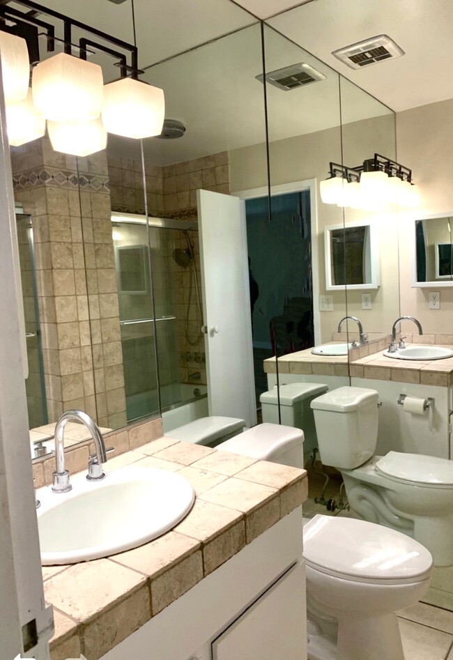 Master Bath - 100 S Doheny Dr