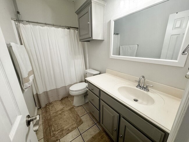 Building Photo - Beautiful Keene Home - 5 Bedroom, 2.5 Bath