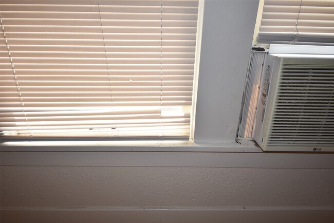 Building Photo - 4618 Clay St