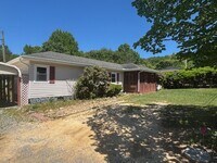 Building Photo - 132 Hensley Loop