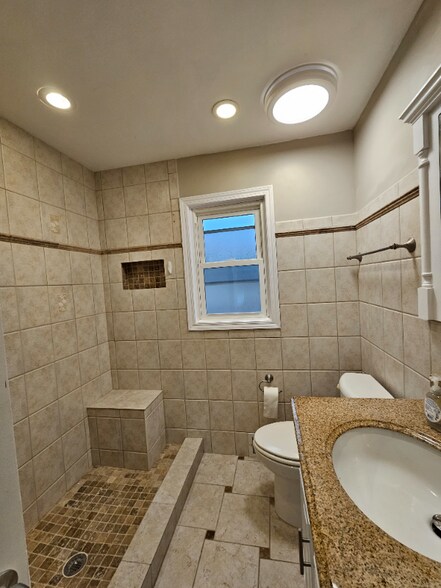 Building Photo - 8715 Ridge St