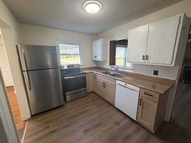 Building Photo - 6006 Chalmers Dr SW