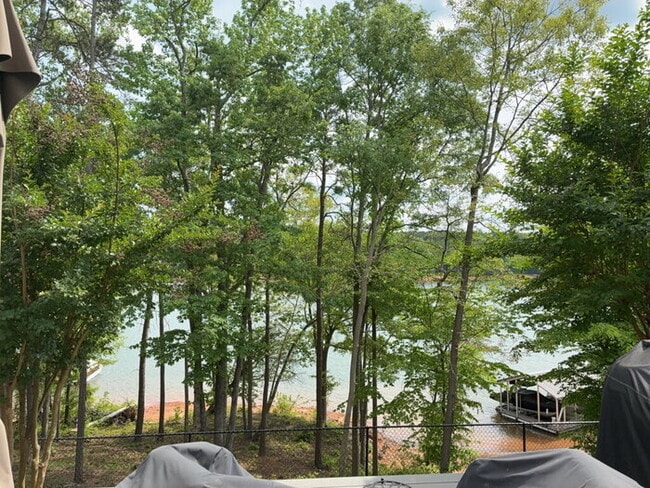 Building Photo - 222 Nautique Ct