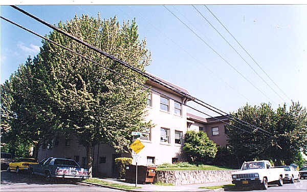 Building Photo - 1030 NE 31ST Ave