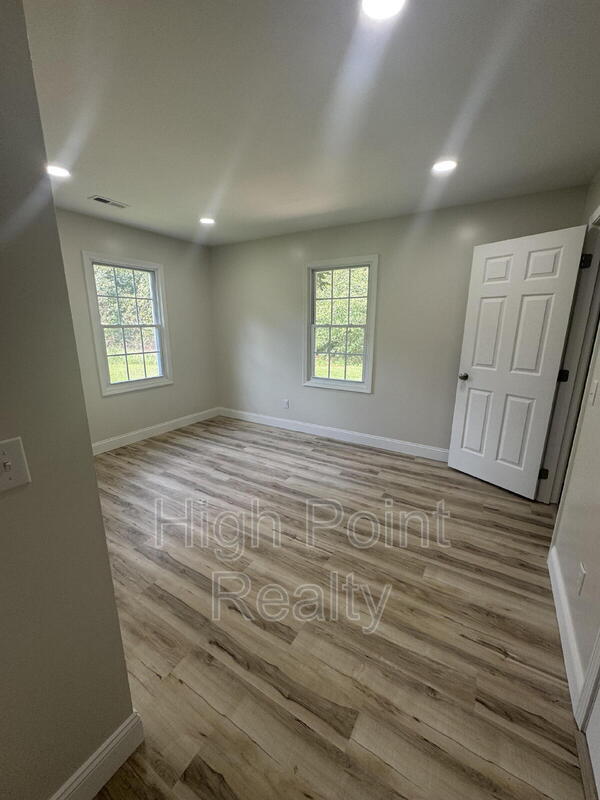 Building Photo - 255 Bailey Chapel Rd