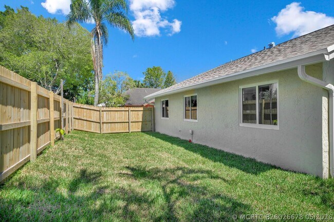 Building Photo - 23392 Country Club Dr E