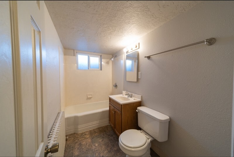 Building Photo - 480 E 200 N