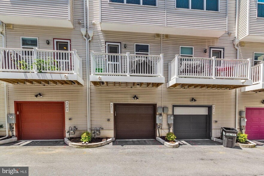 Building Photo - 5711 45th Ave
