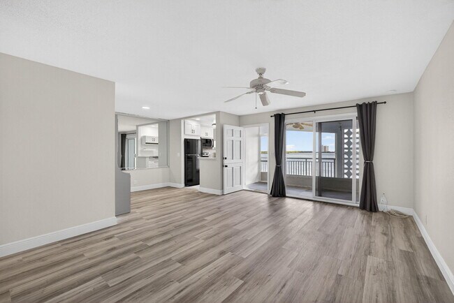 Building Photo - 100 Shore Ct