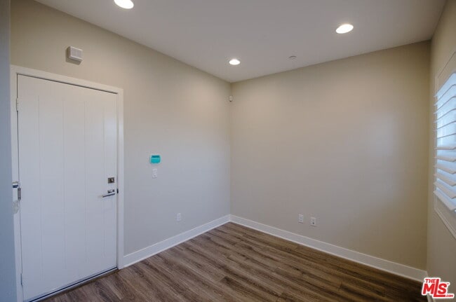 Building Photo - 2753 Waverly Dr