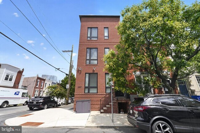 Building Photo - 2457 Carpenter St