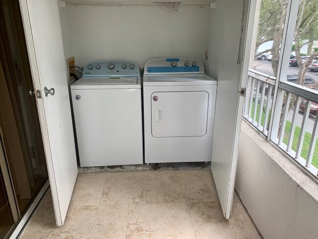 Building Photo - 2881 N Oakland Forest Dr