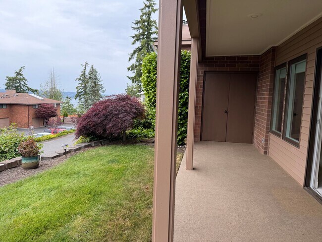 Building Photo - Mukilteo View Condo
