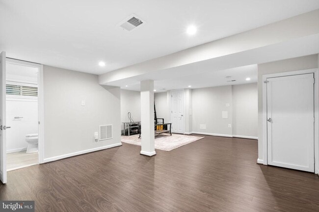 Building Photo - 535 N George Mason Dr