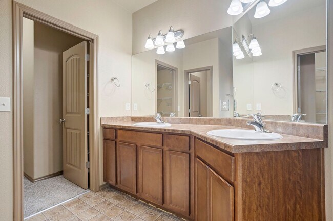 Building Photo - Ranch Style 4 Bedroom Home in Cordera...sh...