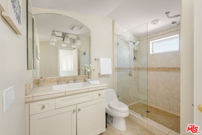 Building Photo - 707 Jasmine Ave