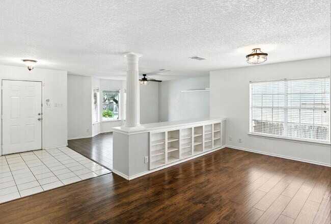 Building Photo - 22023 Oriole Hill Dr