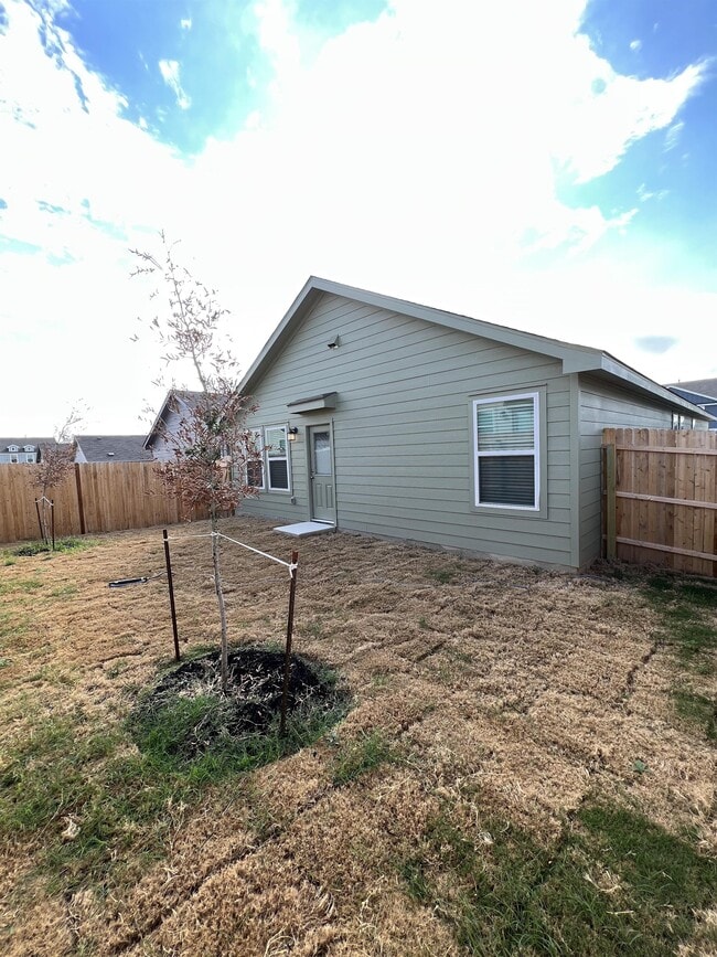 Building Photo - 8523 Grosbeak Cv