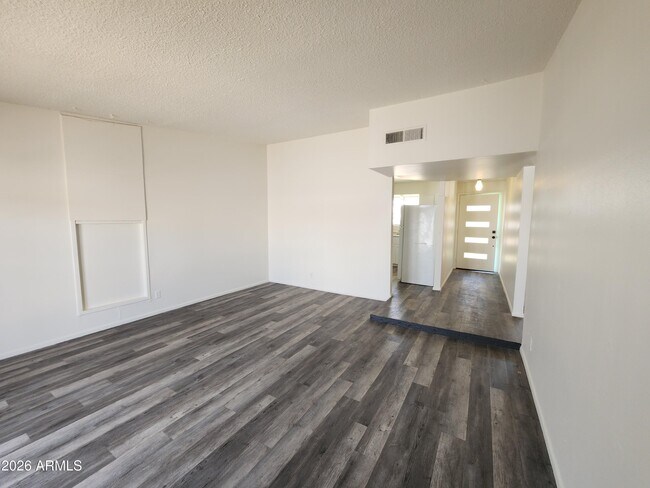 Building Photo - 2140 W Heatherbrae Dr
