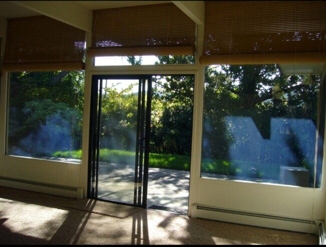 Building Photo - 721 Las Colindas Rd