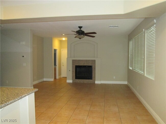 Building Photo - 421 Emerald Heights St