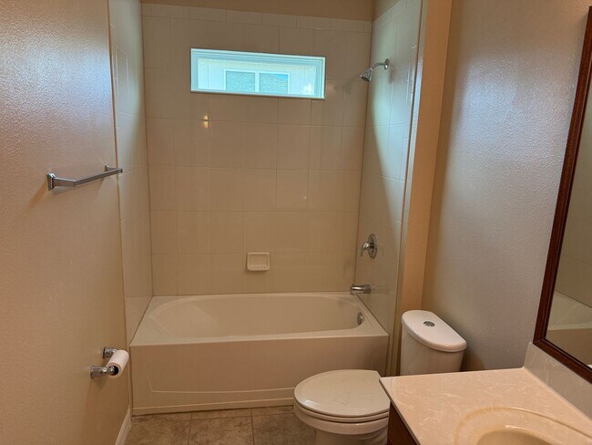 Building Photo - Gorgeous 5 bedrooms, 4 bath, 3 car garage single family home in Clermont