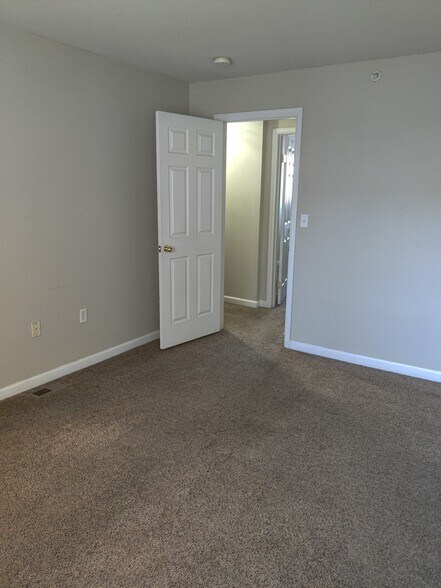 Building Photo - 1320 S Monaco Street Pky
