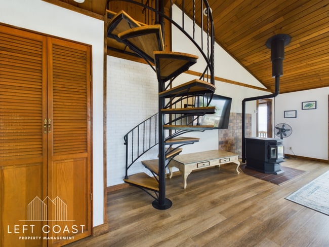 Building Photo - 1033 NW Inlet Ave